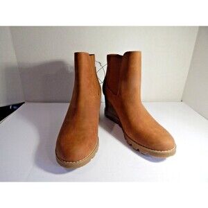 NWT Tan Universal Thread Women's Size 8 Ankle Boots.